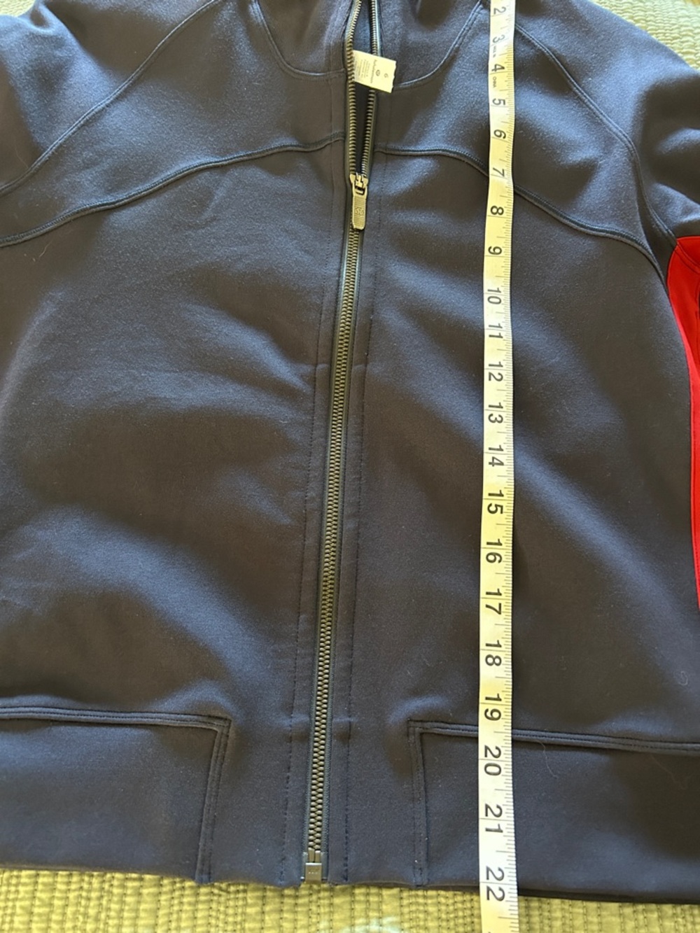 Lululemon Athletica Cover Your Tracks Jacket Size 6- Like New - Picture 6 of 9